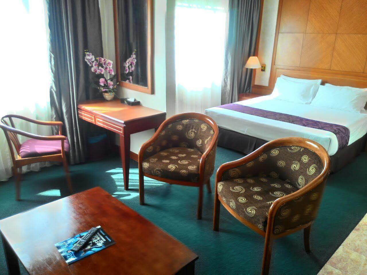 Orkid Hotel Melaka Bagian luar foto